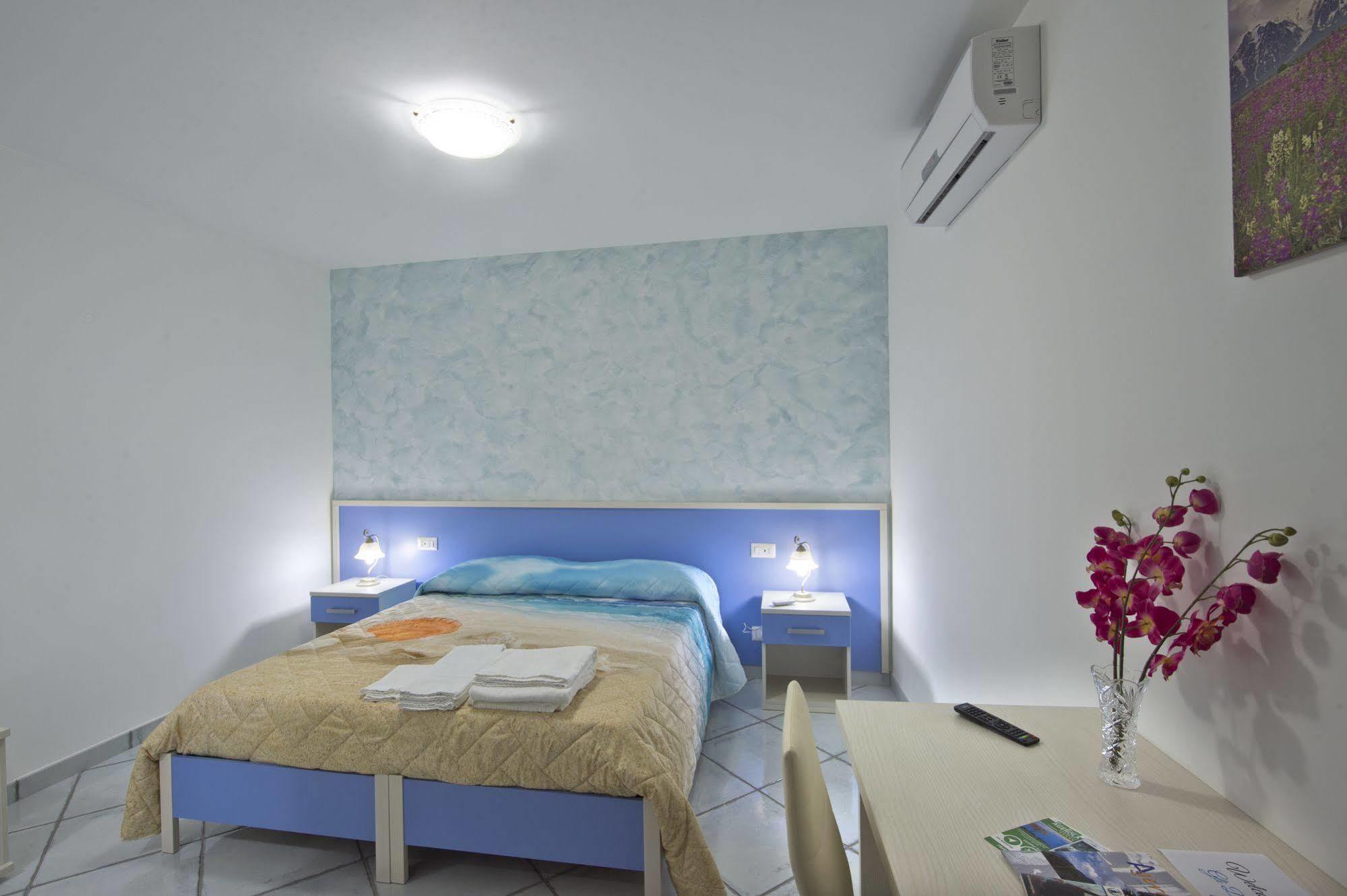 Bed and Breakfast Gli Dei Gemelli Аджерола Екстер'єр фото
