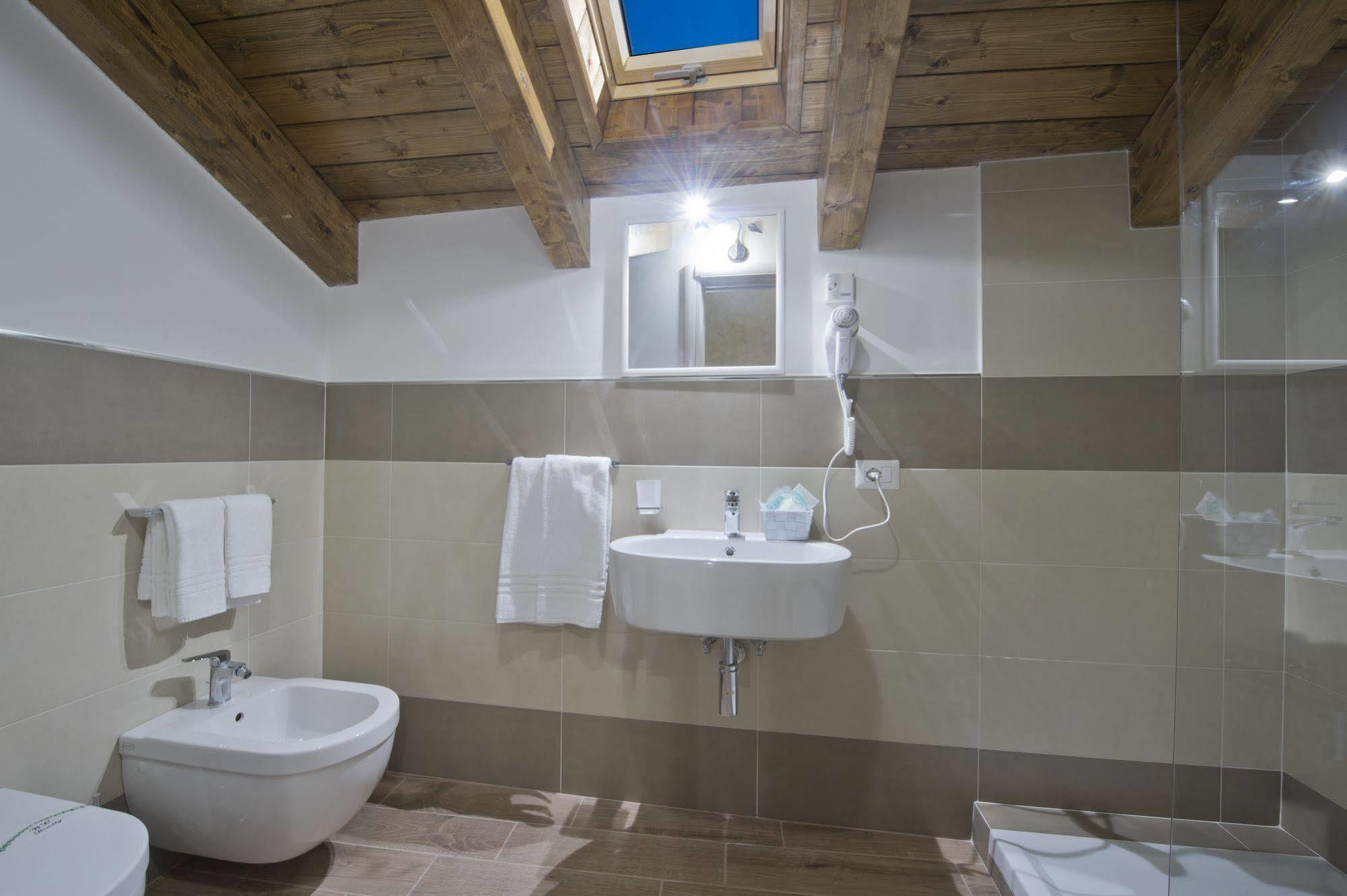 Bed and Breakfast Gli Dei Gemelli Аджерола Екстер'єр фото