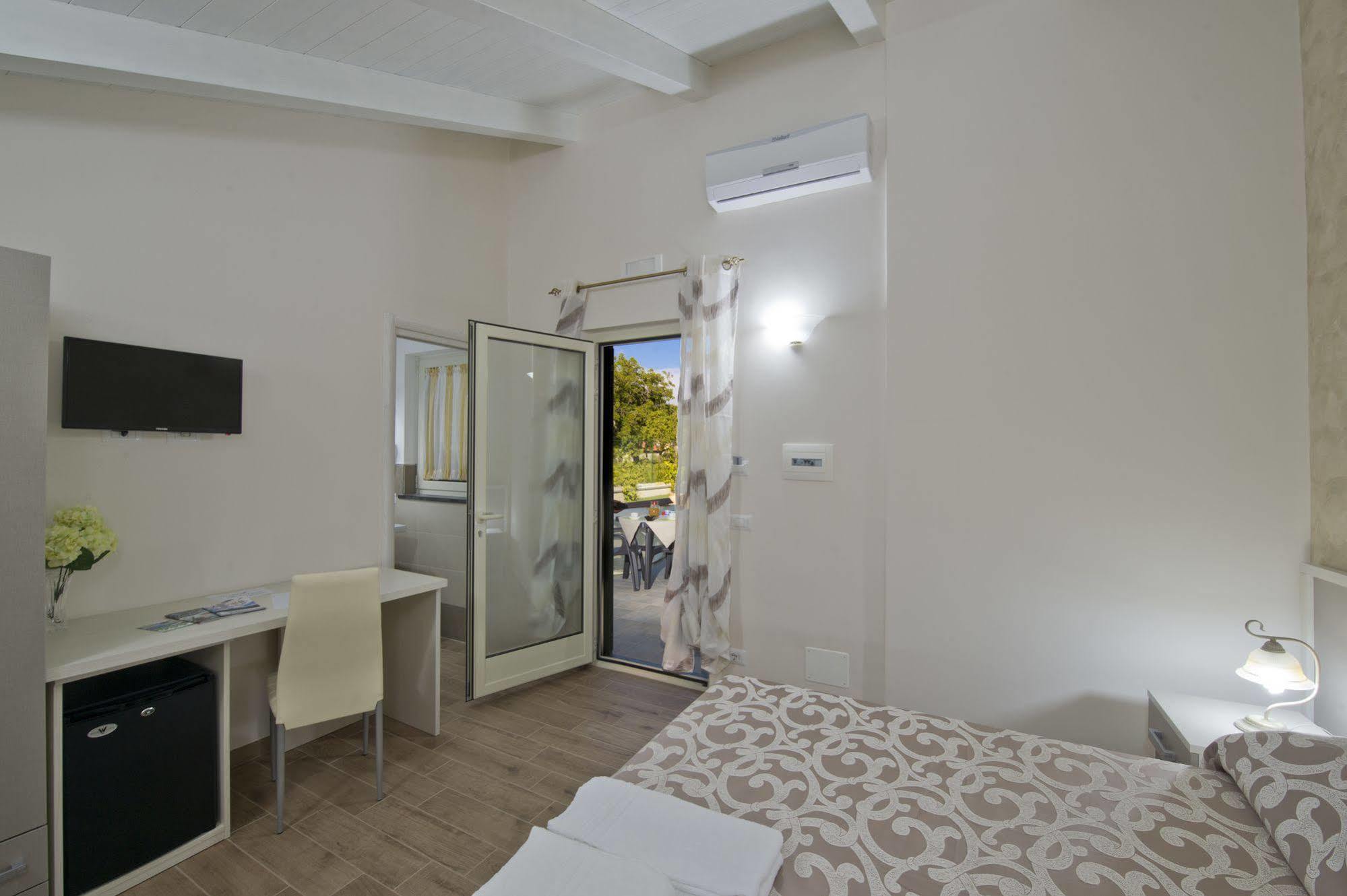 Bed and Breakfast Gli Dei Gemelli Аджерола Екстер'єр фото