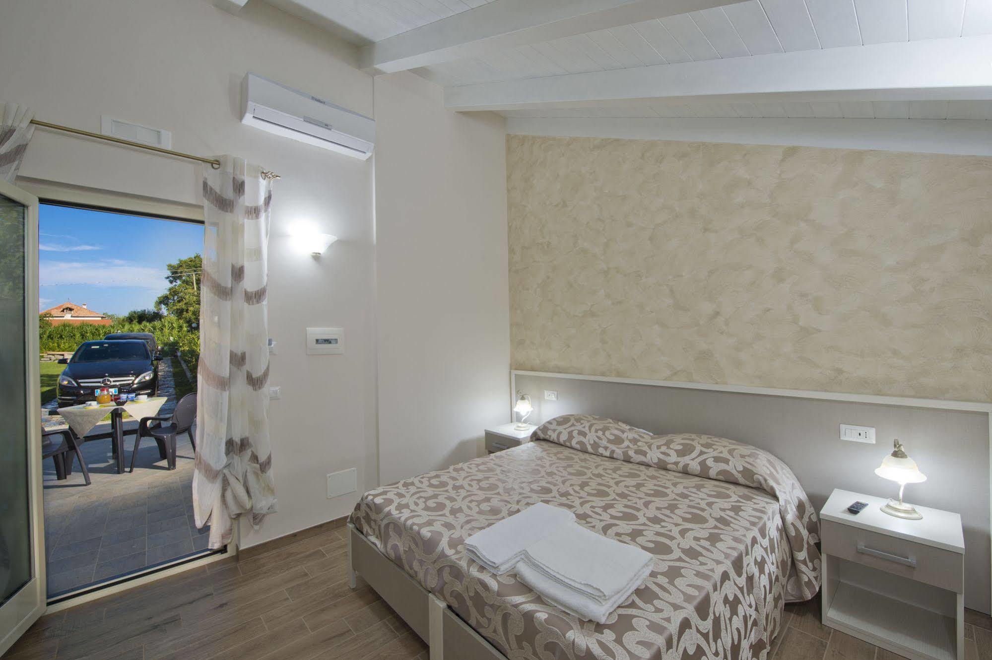 Bed and Breakfast Gli Dei Gemelli Аджерола Екстер'єр фото