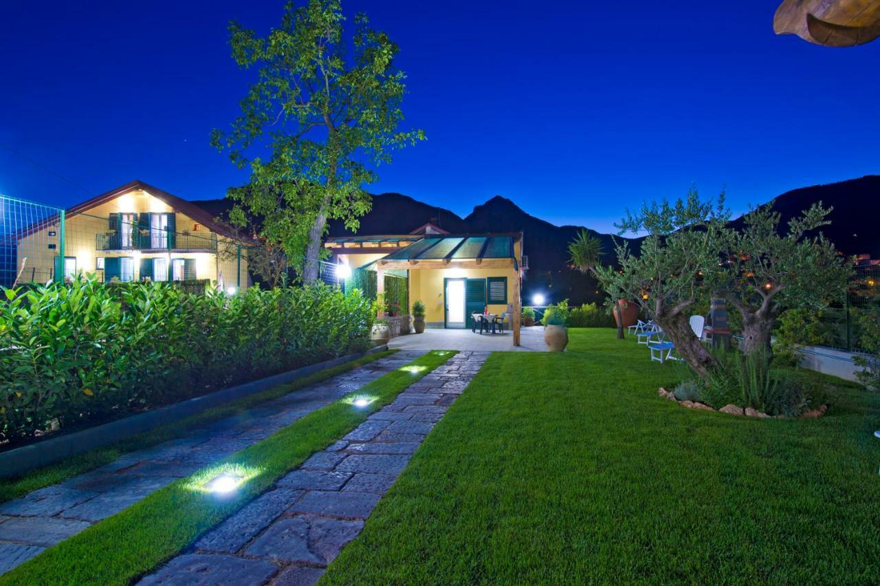 Bed and Breakfast Gli Dei Gemelli Аджерола Екстер'єр фото